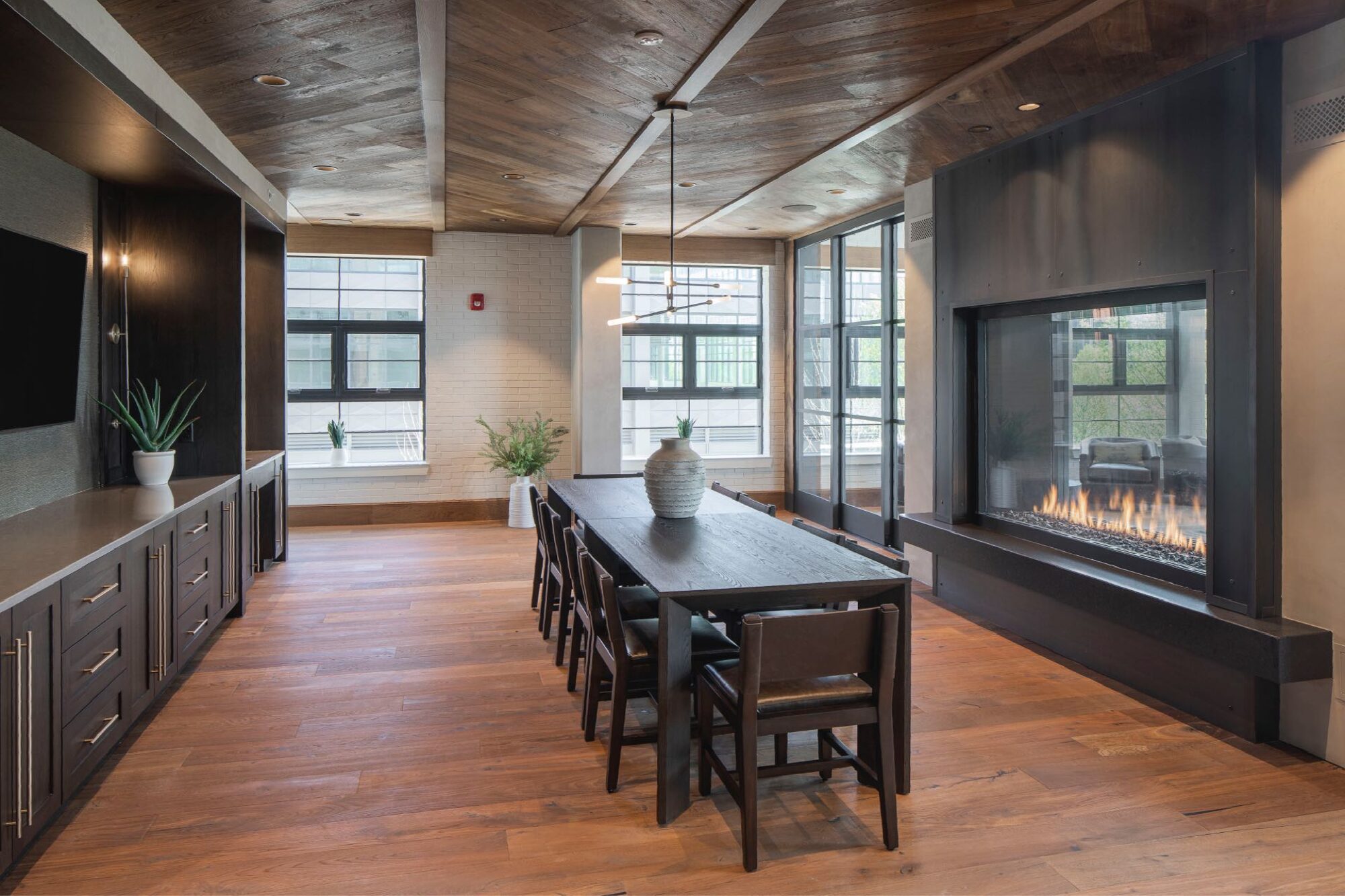 RyeHouse_Int_Amenity_CoworkingSpace2_MatthewBorkosk_April2023